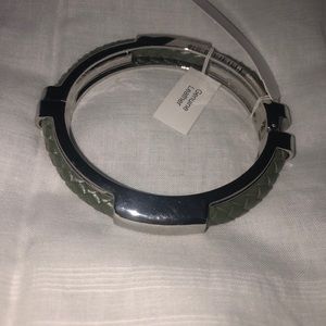 3🌻for$10 NWT Silver & Leather Accented Bracelet